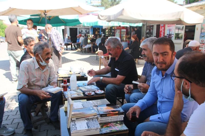 Vartolu şairlerden imza günü etkinliği
