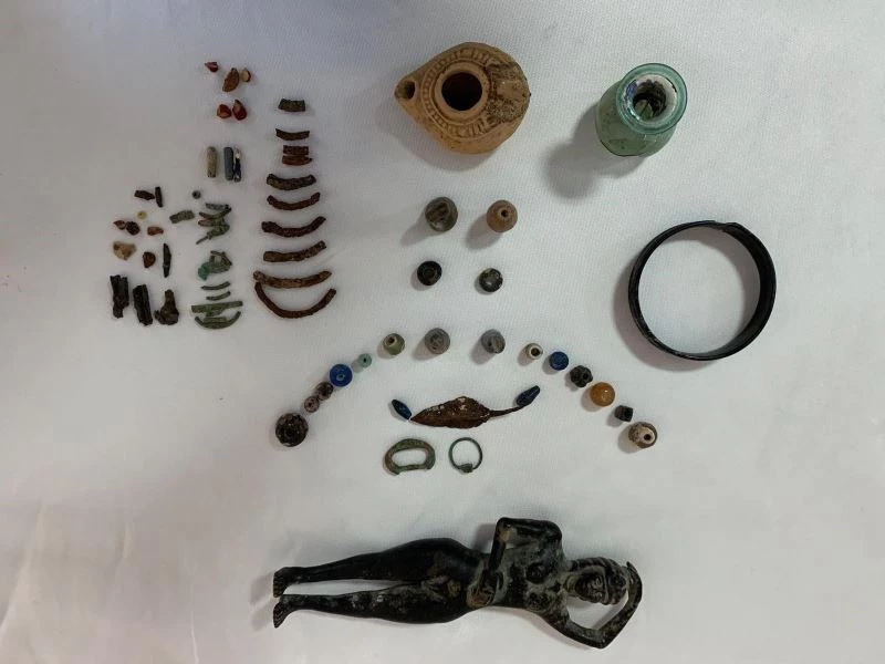 Durdurulan otobüsten çok sayıda tarihi eser çıktı
