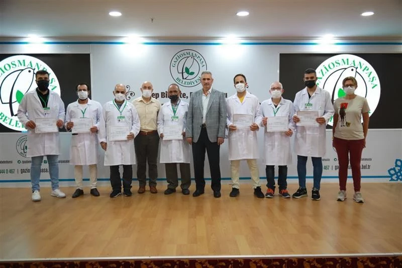 Kurbanda kesim yapacak kasaplar sertifikalarını aldı
