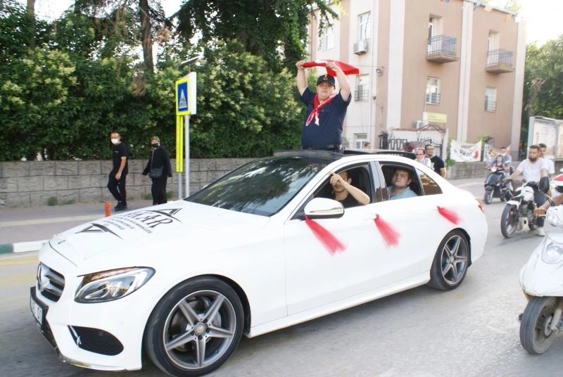 Down sendromlu genç çakı gibi asker oldu
