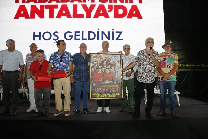 Hababam Sınıfı oyuncuları Antalyalılarla buluştu
