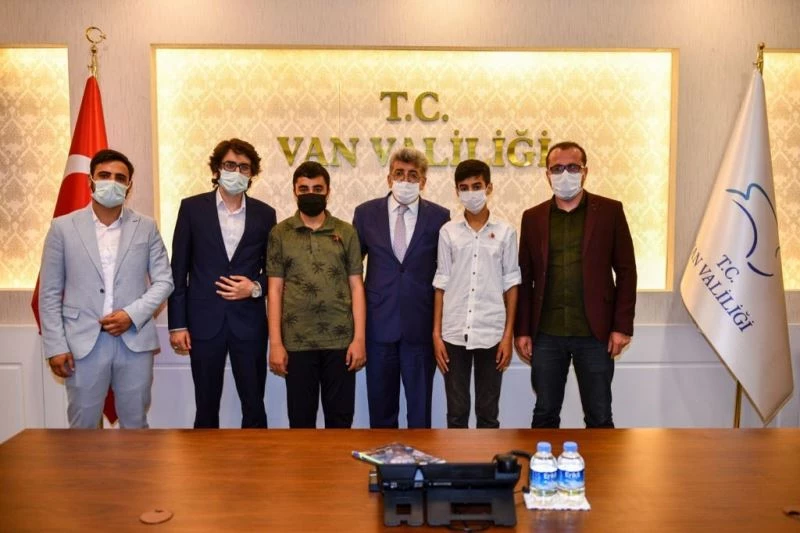 Vali Bilmez LGS birincilerini ödüllendirdi
