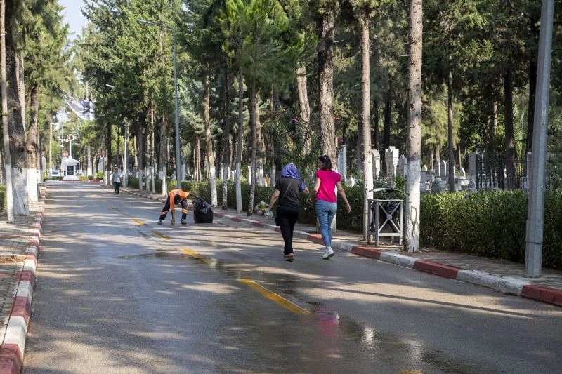 Kent mezarlıkları ziyaretçilerini ağırlamaya başladı
