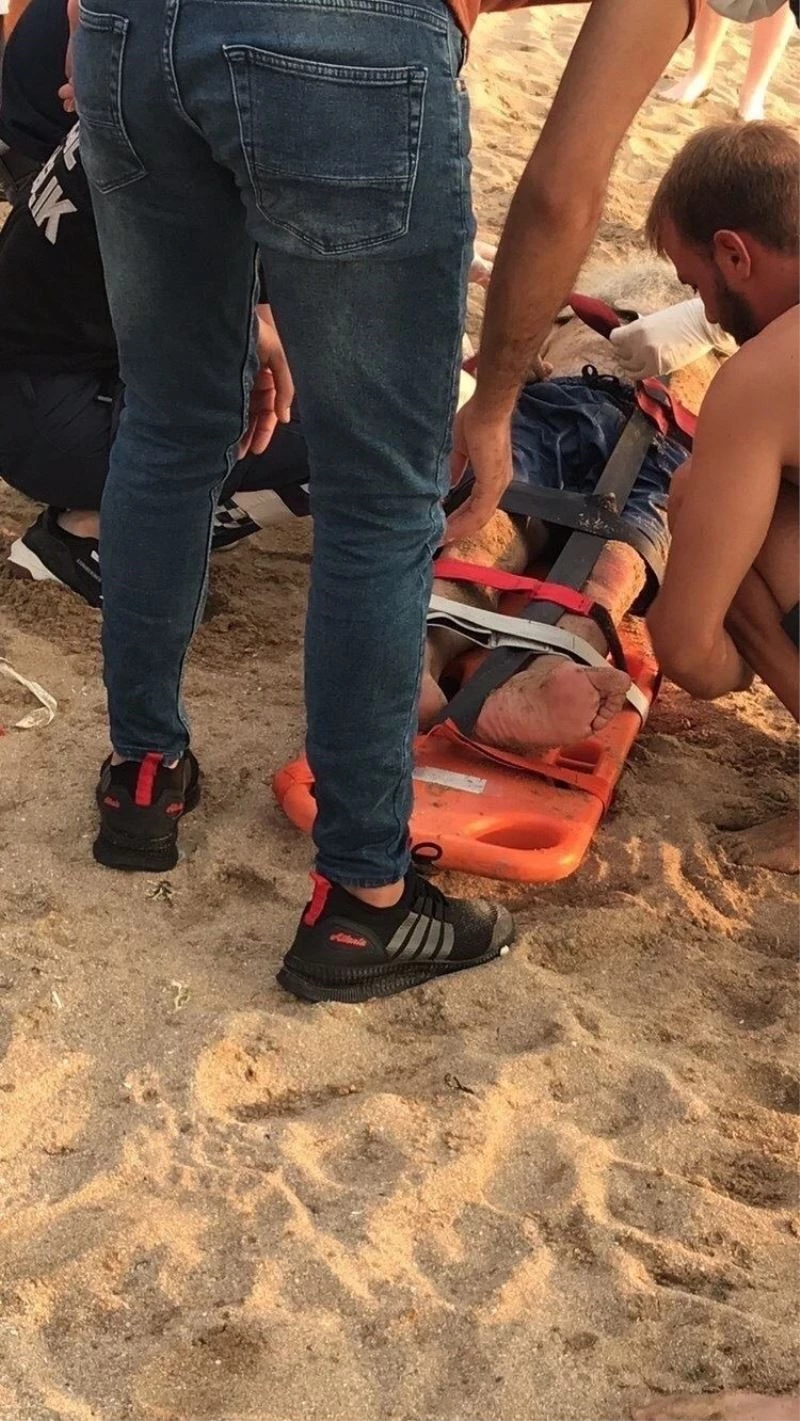 Kandıra’da denize giren gençlerden biri boğuldu, diğeri hastaneye kaldırıldı
