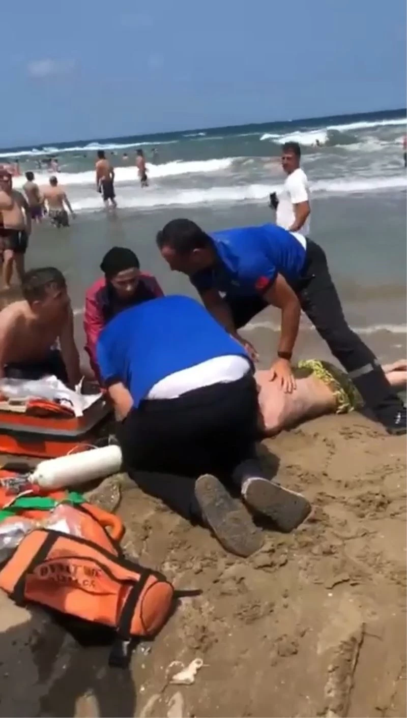 İki kardeş yüzmek için girdikleri denizde can verdi
