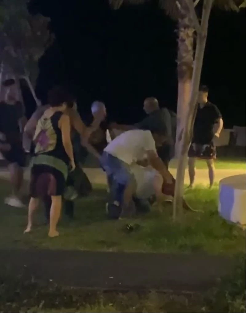 Antalya’da ‘niye baktın’ kavgasında yumruklar konuştu
