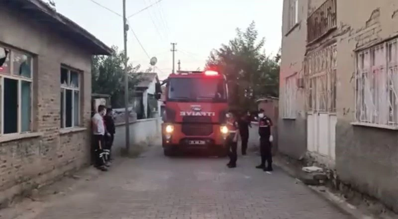 Komşular bayramlaşmaya gidince yaşlı adamın evinde öldüğü ortaya çıktı
