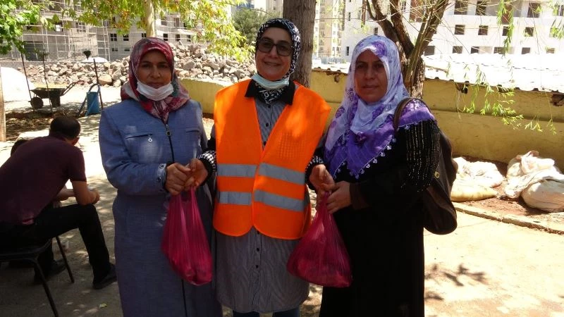 Kestikleri 1 ton kurbanı 400 aileye dağıttılar
