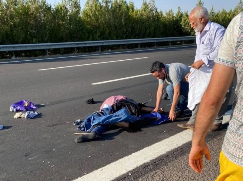 Lastik değiştirirken tırın çarptığı sürücü öldü
