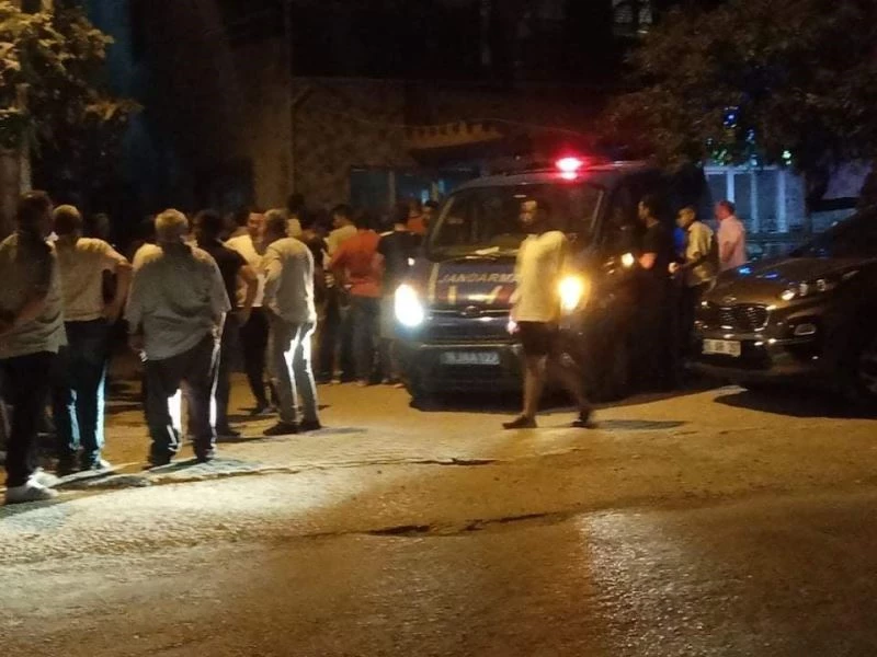 Bursa’da kavga sonrası gerginlik: Mahalleli şüphelinin saklandığı evi taşladı
