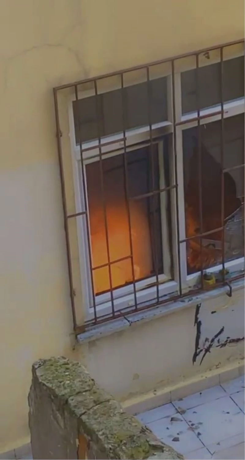 Kızını boğarak öldürdü, bileklerini keserek intihar girişiminde bulundu
