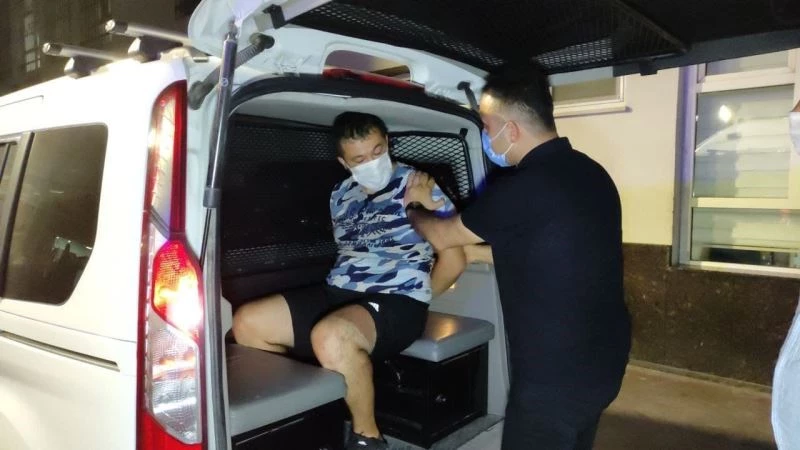 Annesinin boğazını kesti, ‘Çok iyiyim’ dedi
