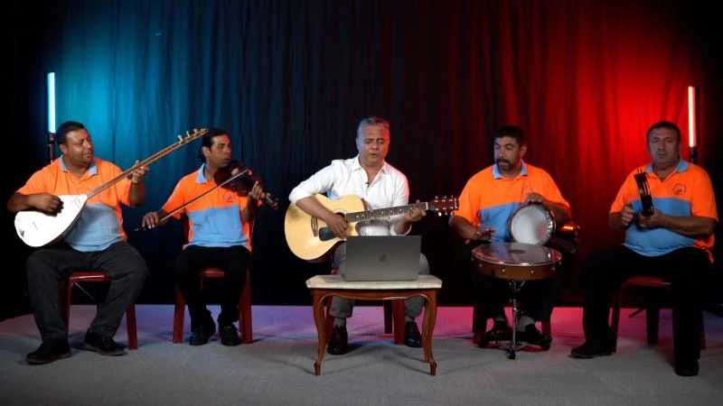 Antalya’nın ’Süpürge Faraş Orkestrası’ndan bayram konseri
