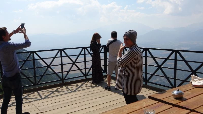 Binlerce kilometre uzaktan bu manzarayı görmek için geliyorlar
