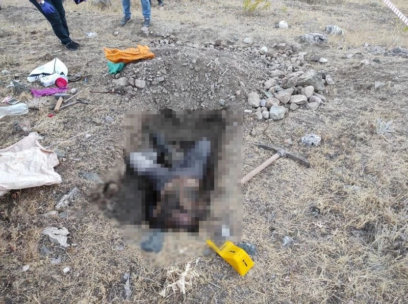 Define aramak için kazdığı çukurda 9 gün sonra cesedi bulundu
