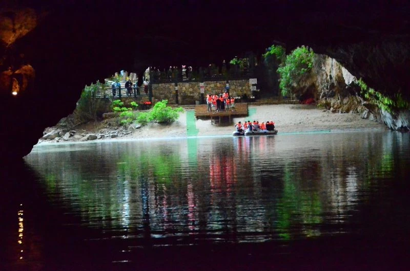 Botlarla girip milyonlarca yıl öncesine gidiyorlar
