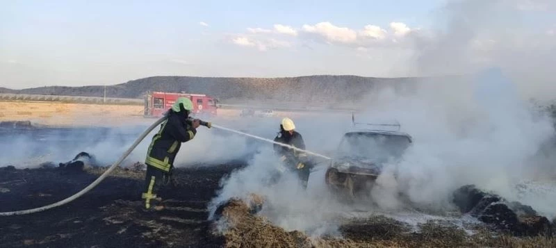 Ekili araziden yükselen alevler arabaya sıçradı
