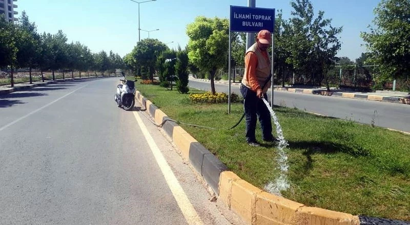 Kilis’te refüj ve bulvarda bayram temizliği
