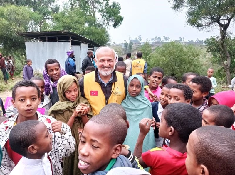 Manisalılar, Etiyopyalı çocukların yüzlerini güldürdü
