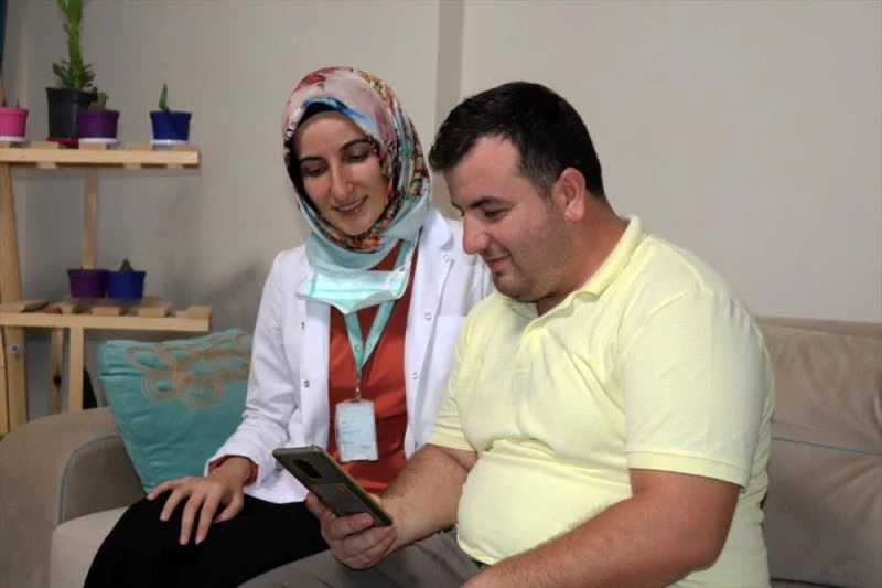 Sağlık Bakanı Koca’nın sosyal medya hesabından paylaştığı Hataylı hemşireden aşı olun çağrısı: