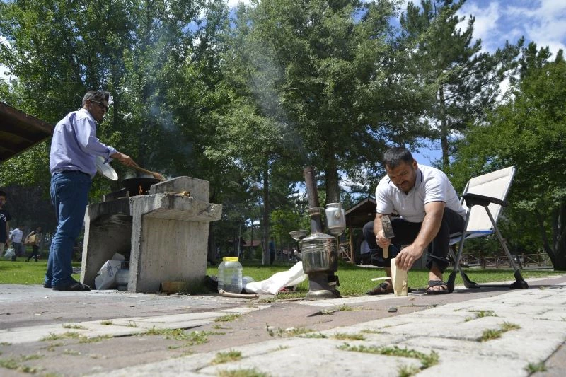 Kurban bayramı sonrası mesire alanları tıka basa doldu
