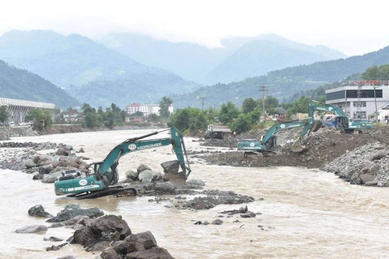 Tarım ve Orman Bakanı Bekir Pakdemirli Arhavi’de incelemelerde bulundu

