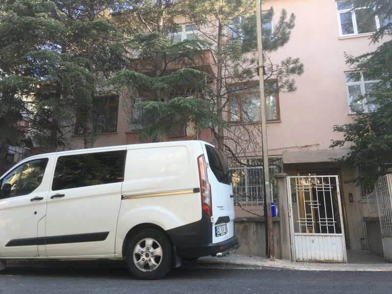 Et kıymak isterken elektrik akımına kapılarak hayatını kaybetti
