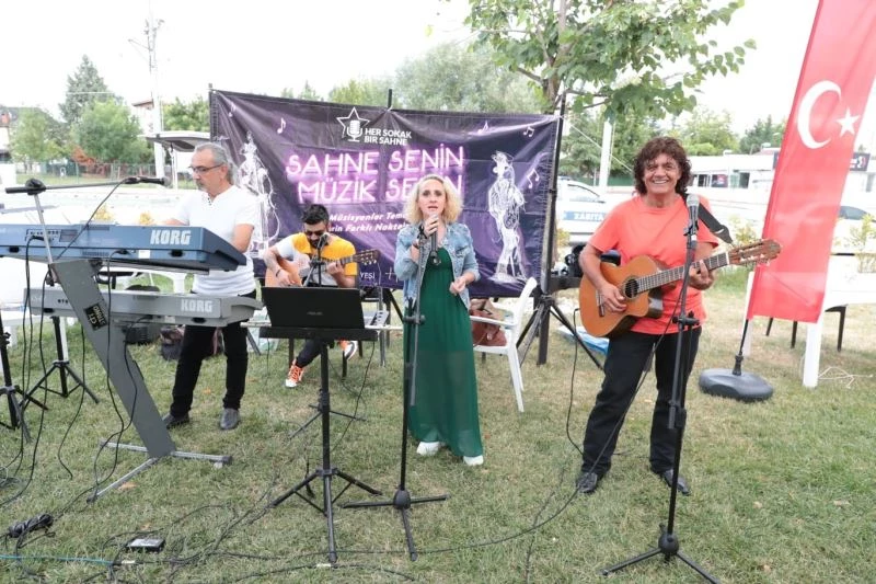 Gülümse Kafe’de yerel müzik ziyafeti
