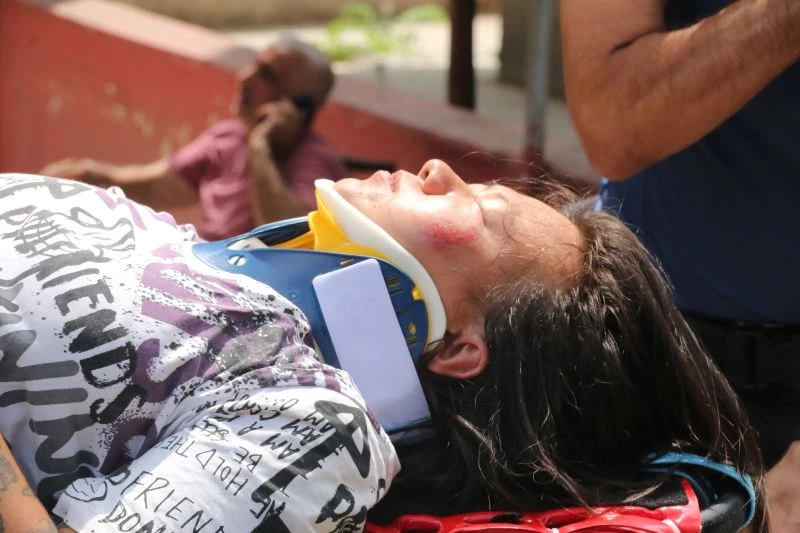 (Özel) Düşen kulaklığını almak isteyen Çinli kadın ölümden döndü
