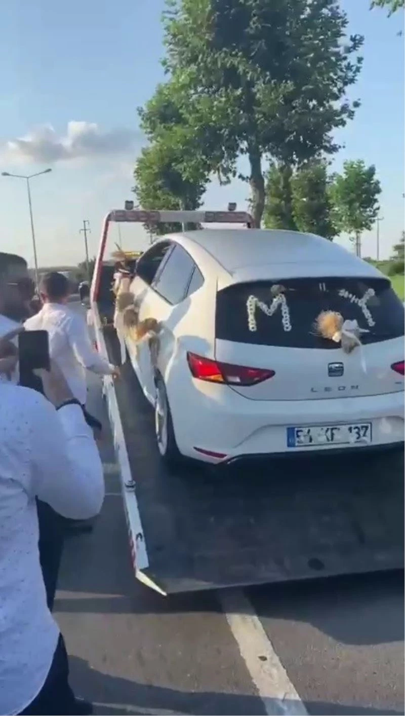 Düğün salonuna çekicinin üzerinde gittiler
