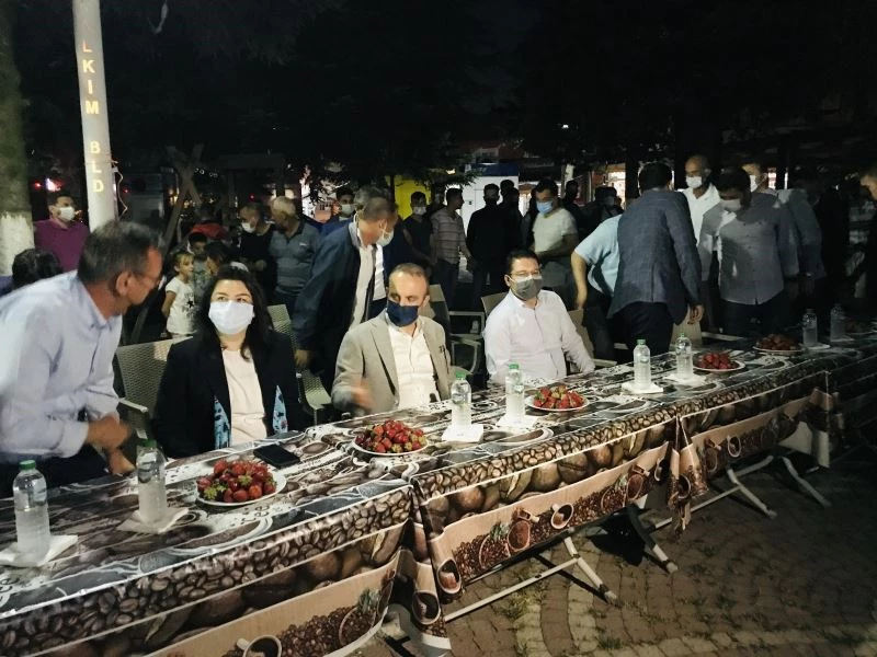 AK Parti’li Turan: “Düne kadar kendilerini solcu diye ifade edenler, Amerikan fonlarıyla basın çalışması yapıyor”
