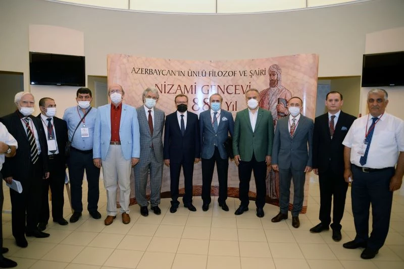 Azerbaycan’ın millî şairi Nizami Gencevî Bursa’da anıldı
