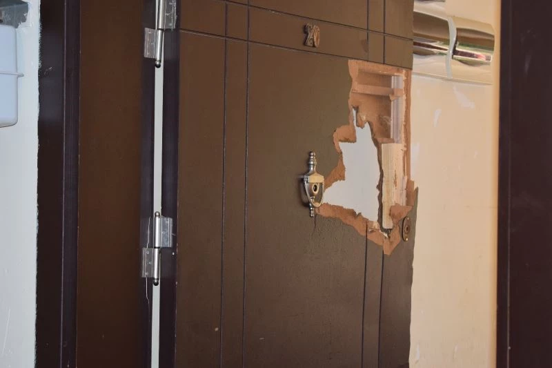 Satırla kendine zarar veren şahsı özel harekat ekipleri etkisiz hale getirdi
