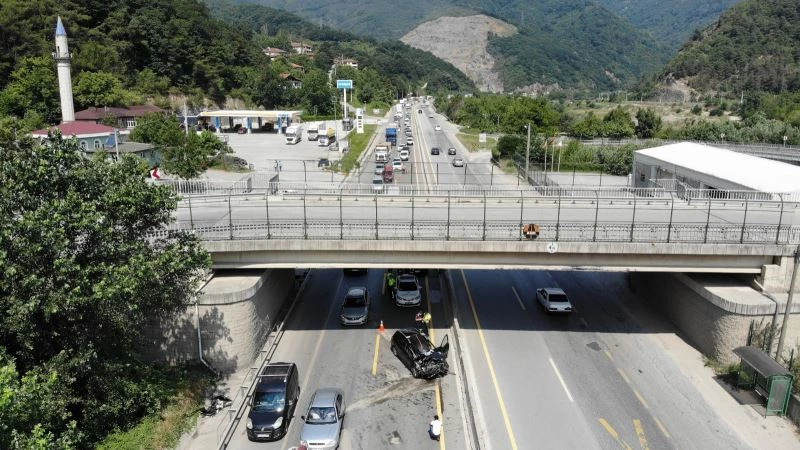 D-650 karayolunu kilitleyen kaza: 3 yaralı
