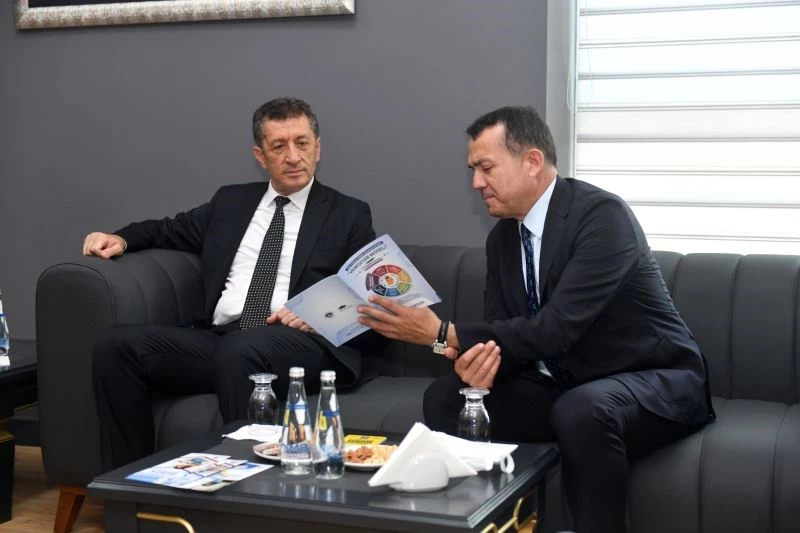 Başkan Özyiğit, Bakan Ziya Selçuk’a ‘Erken Çocukluk Eğitimi Projesi’ni anlattı

