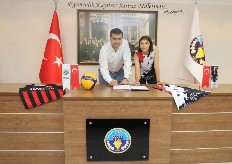 Turgutlu Belediyespor voleybolda altyapıdan bir imza daha