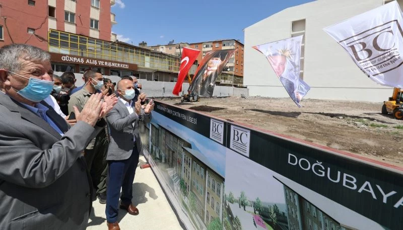 Doğubayazıt Ömer Çoktin Fen Lisesi’nin temel atma töreni düzenlendi
