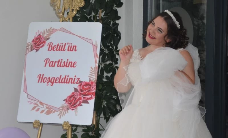 Annesinin ’kanatsız meleği’ gelinlik giydi
