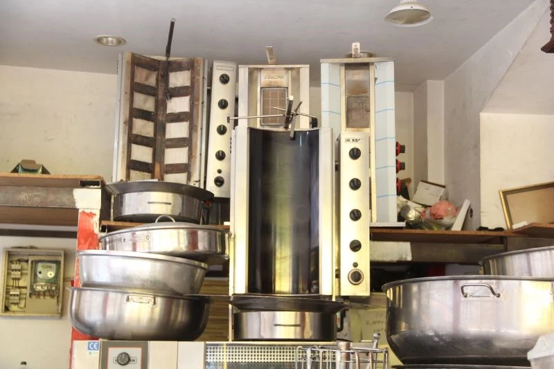 Pandemide kapanan esnafın fotoğrafı ikinci el dükkanlarında
