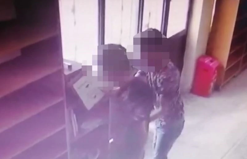 Caminin sadaka kutusundaki paraları çalan şahıslar yakalandı
