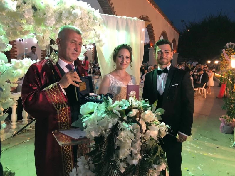  Kızının nikahı kıyan evlendirme memurunun duydu dolu anları
