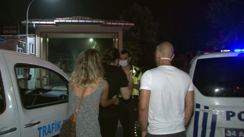 (Özel) Alkollü sürücü çocuk parkına daldı: Onu araçtan indirmek o kadar kolay olmadı
