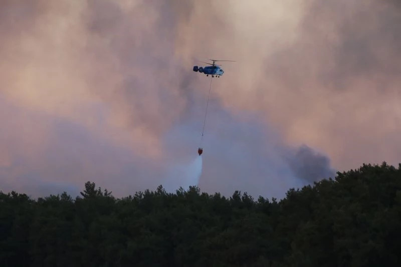 Manavgat’taki orman yangını havadan görüntülendi, gökyüzü dumana büründü
