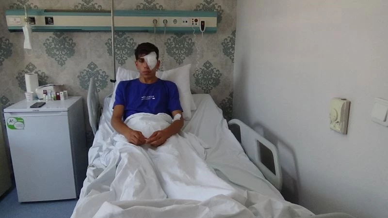 Diyarbakır’da rastgele atılan maytap, 17 yaşındaki genci sol gözünden etti
