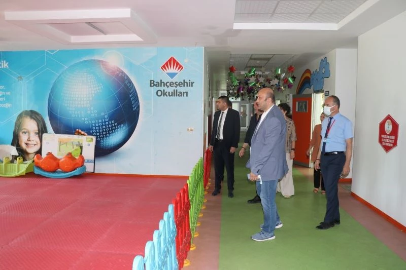 SODİMER Başkanı Eraslan’dan Iğdır Bahçeşehir Koleji’ne ziyaret
