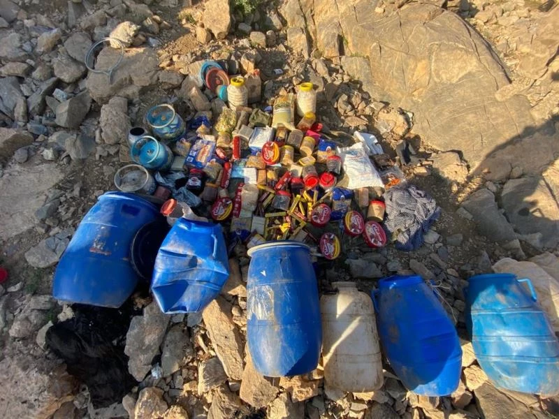 Van’da fünye ve yaşam malzemesi ele geçirildi
