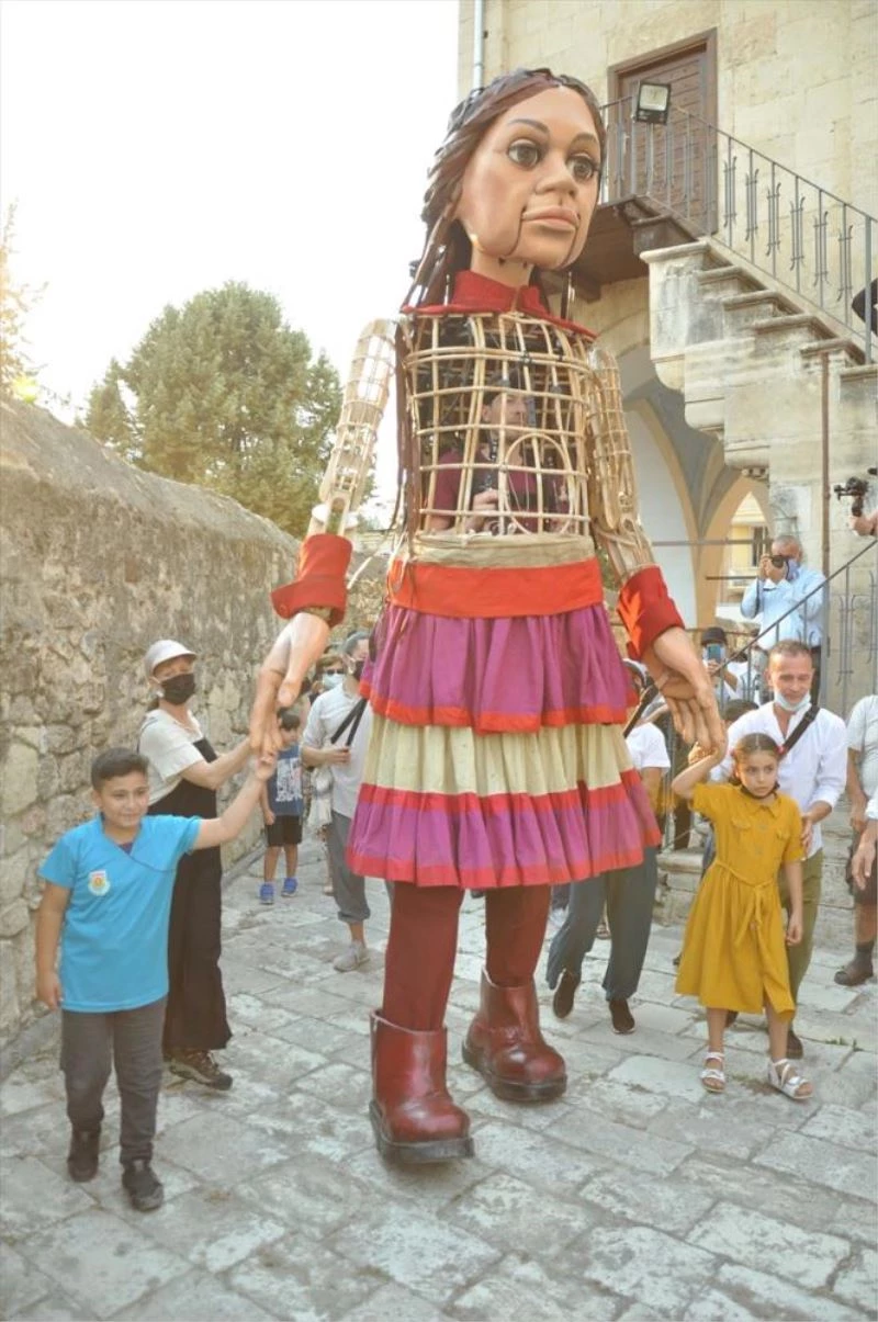 Mülteci çocukların simgesi kukla 