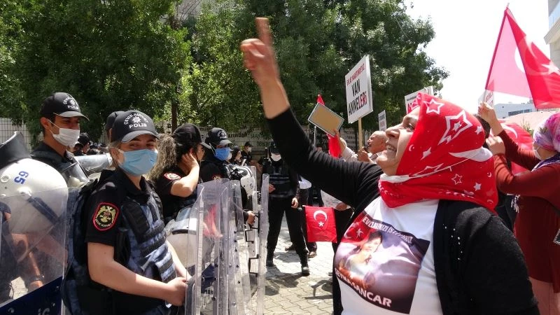 Vanlı anne: “10 yıldır HDP ve PKK ile savaşan bir anneyim”
