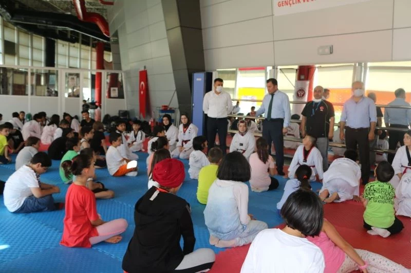 Yeni salona ilgi büyük
