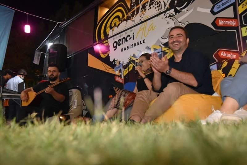 GençBüs Başiskele sahilinde gençlerle buluştu
